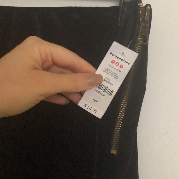 Black velour skirt from Arden with tag on. Never worn - Picture 2 of 2